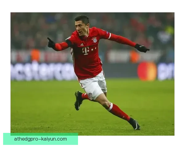 莱万多夫斯基欧冠进球纪录创下新高，表现稳定引人注目