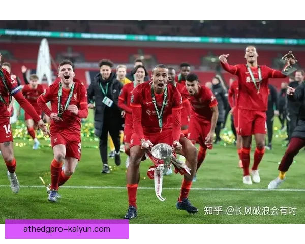 英超狼队对阵曼城的比赛分析与两队状态评估